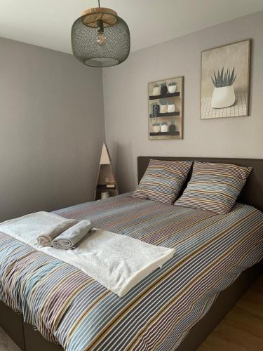 Laval Apartment | Appart spacieux 6 pers proche centre ville et gare Laval - Parking privé securisé