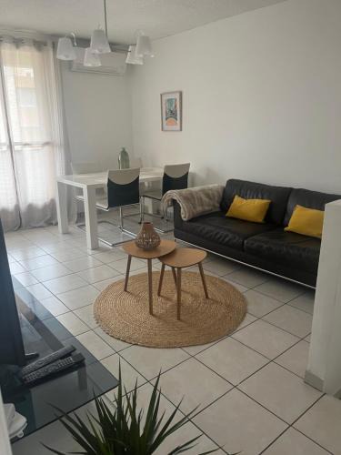 Les Chartreux Apartment | Appart T3 proche métro -draps et serviettes inclus