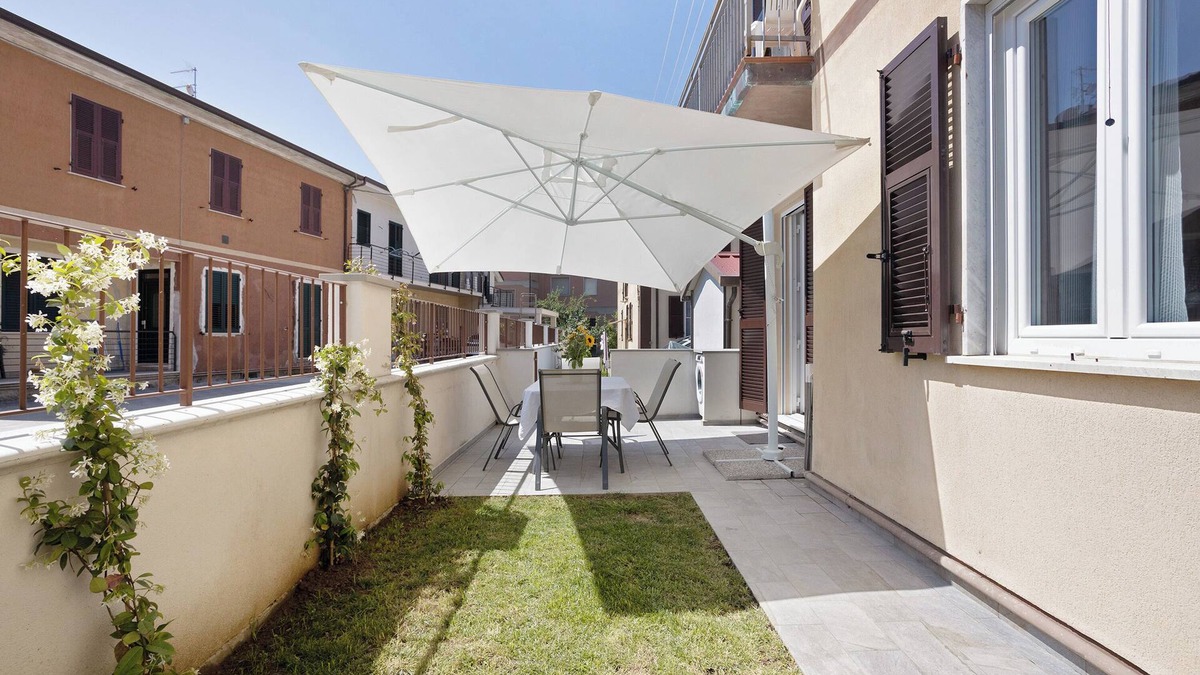 Fiumaretta Apartment | 'Appartamento 4' Near the Beach with Wi-Fi & Garden