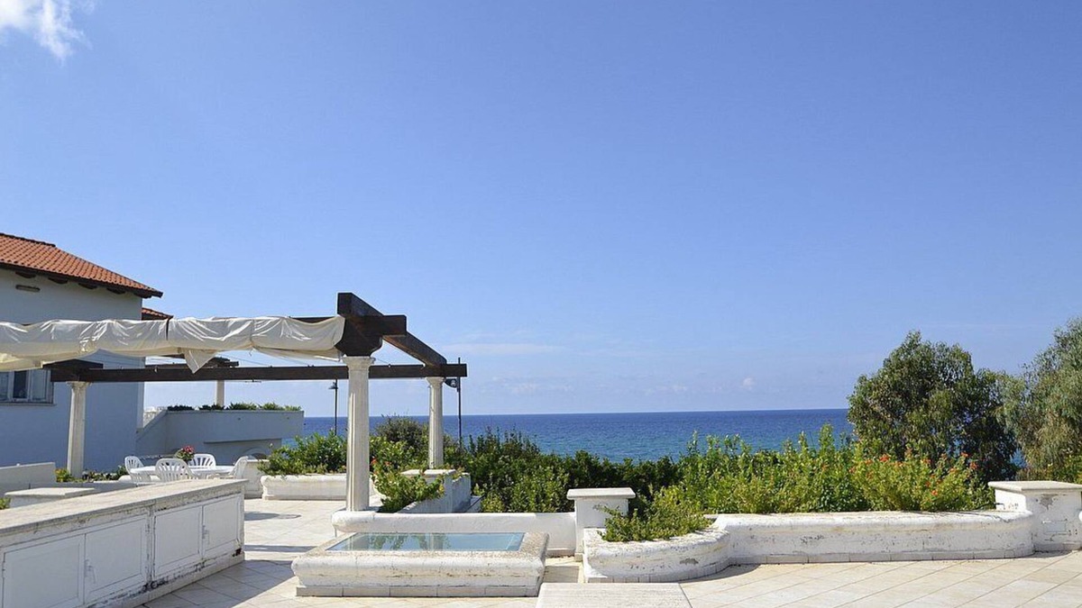 Santa Maria di Castellabate House | Appartamento Apollonia B: A pleasant and spacious one-story apartment that is part of a villa situated at a short distance from the beach, with Free WI-FI.