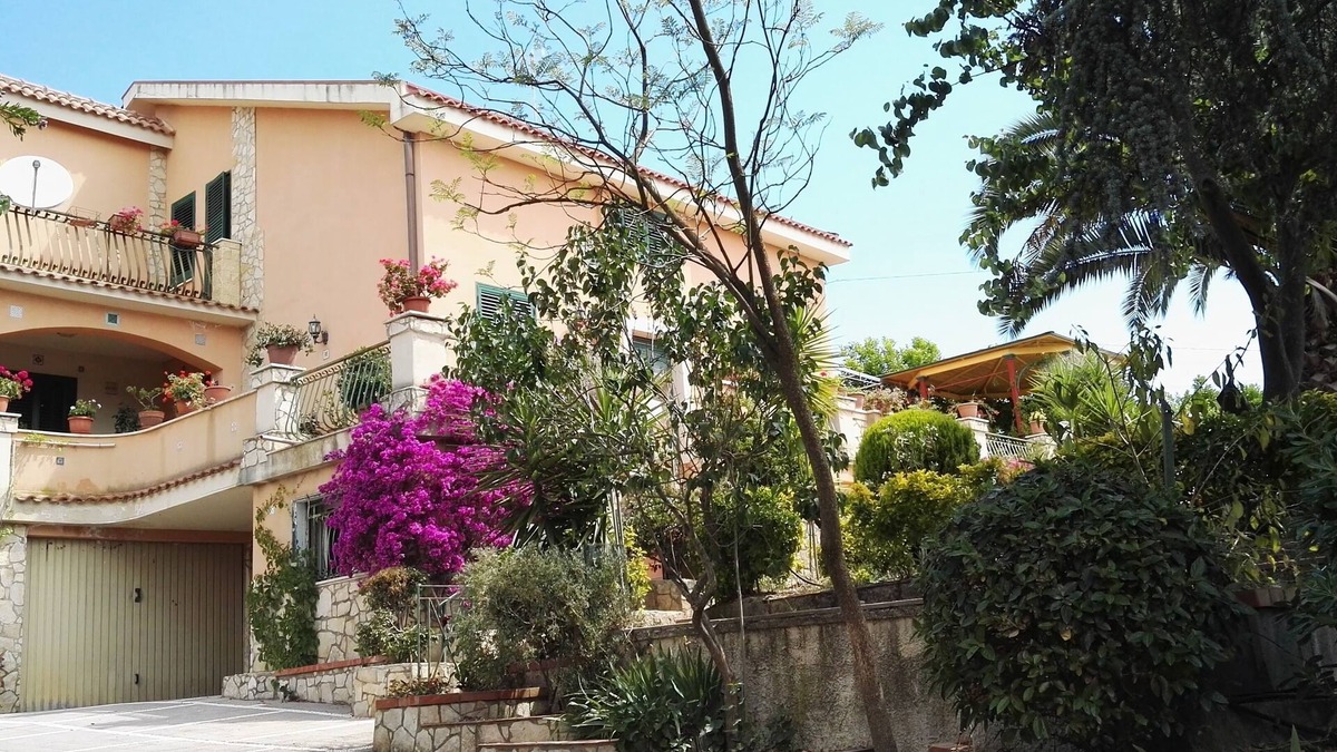 Caltanissetta Apartment | Appartamento in villa