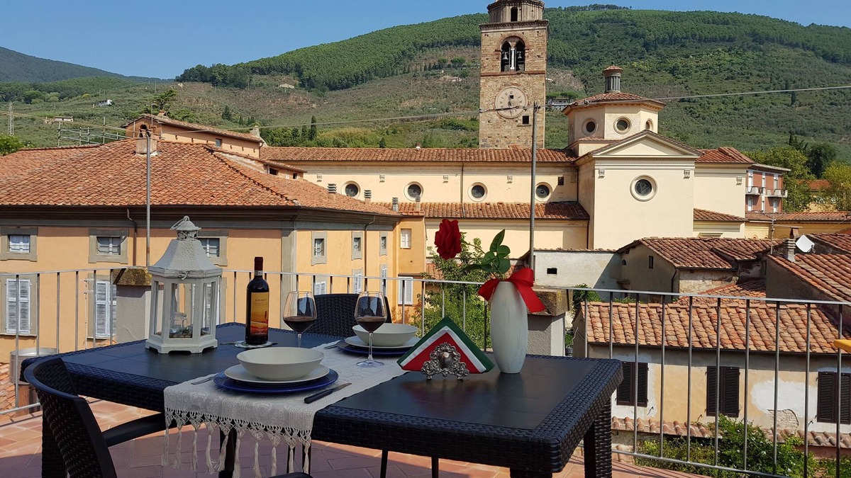 Buti Apartment | Appartamento VALLE VERDE con ampia terrazza sul tetto tra verdi colline toscane