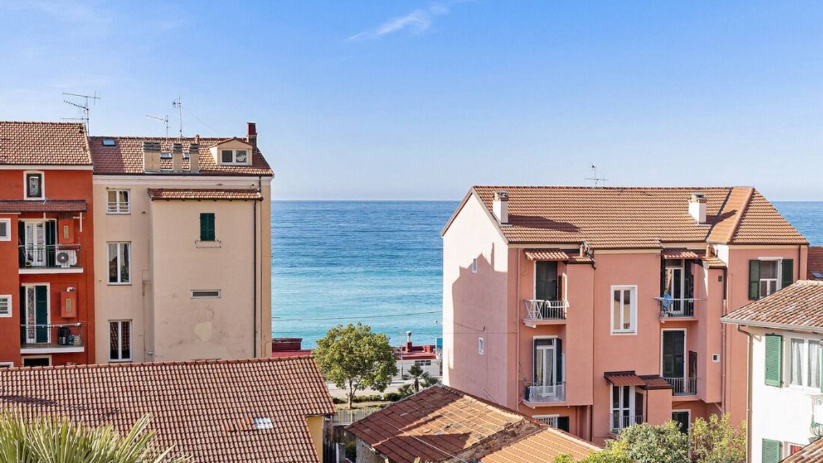Ospedaletti Apartment | Appartamento Vista Mare 100mq + Terrazzo 100mq + Balcone
