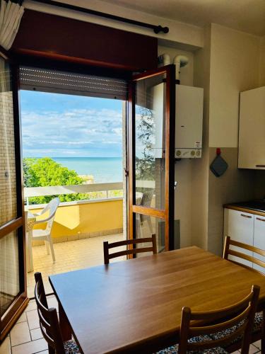 Gabicce Mare Apartment | APPARTAMENTO VISTA MARE -E- con 2 camere da letto -Residence azzurro