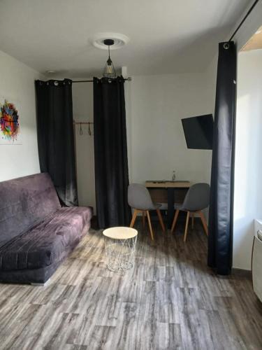 La Boissiere-des-Landes Apartment | Appartement T2 meublé - Entrée indépendante