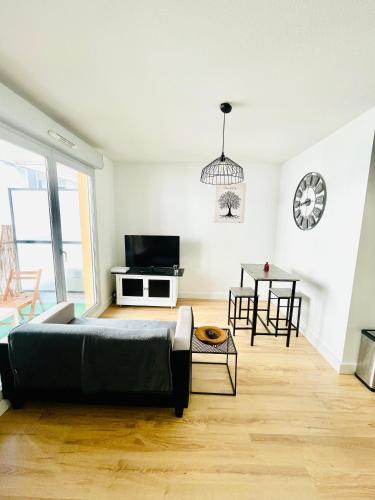 Villefranche-sur-Saone Apartment | Appartement avec place de parking et piscine