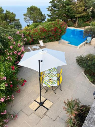 Antheor Apartment | Appartement à Anthéor avec vaste piscine, vue mer et montagne