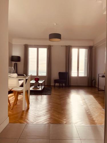 Fabron Apartment | Appartement 2 chambres avec Terrasse Vue sur la Mer
