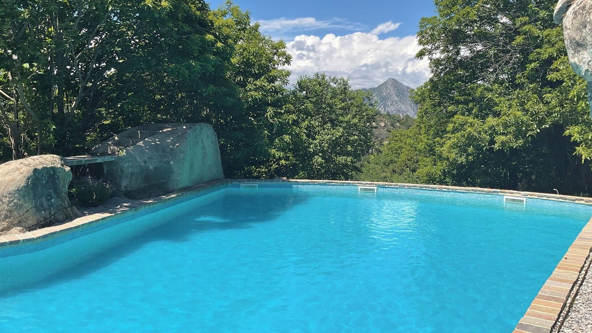 Berre-des-Alpes Apartment | Appartement 2 Pièces Avec Jardin Dans un Domaine de Châtaigneraie