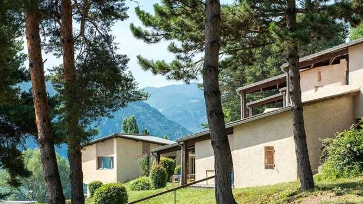 Chorges Apartment | Appartement 3 étoiles - Piscine - efbgig