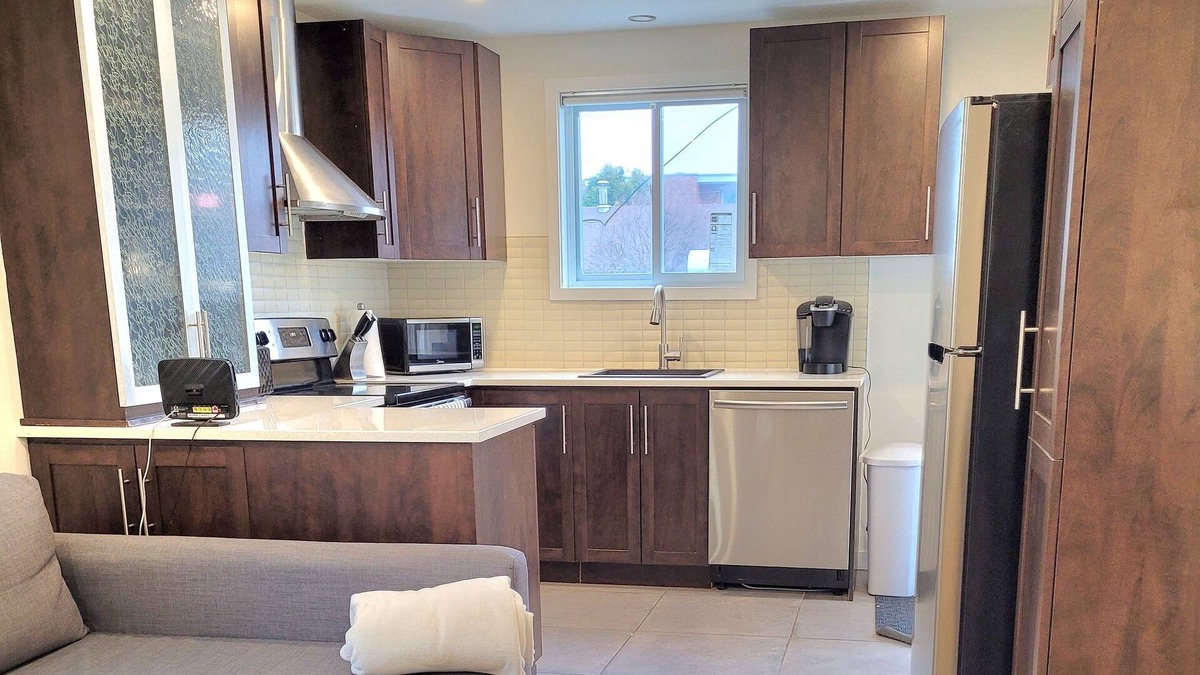 Laval-des-Rapides Apartment | Appartement 3 Chambres, Proche du Métro