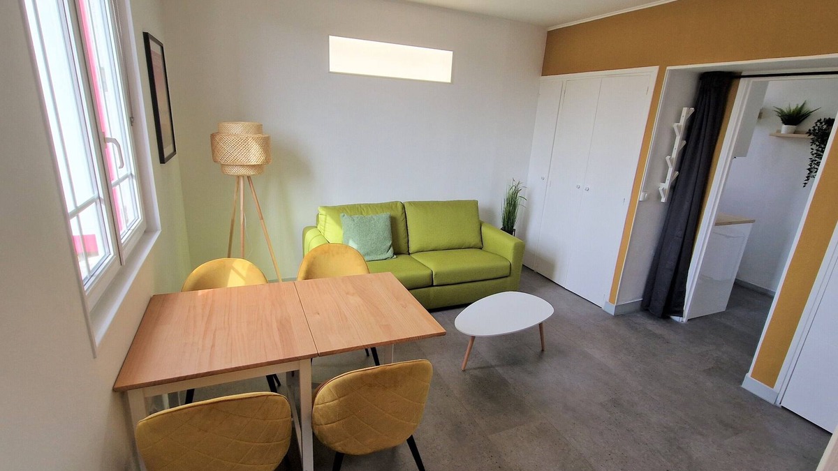 Ouistreham Apartment | Appartement 4 Personnes, 3 min à Pied de la Mer, Accès Direct rue Commerçante PP