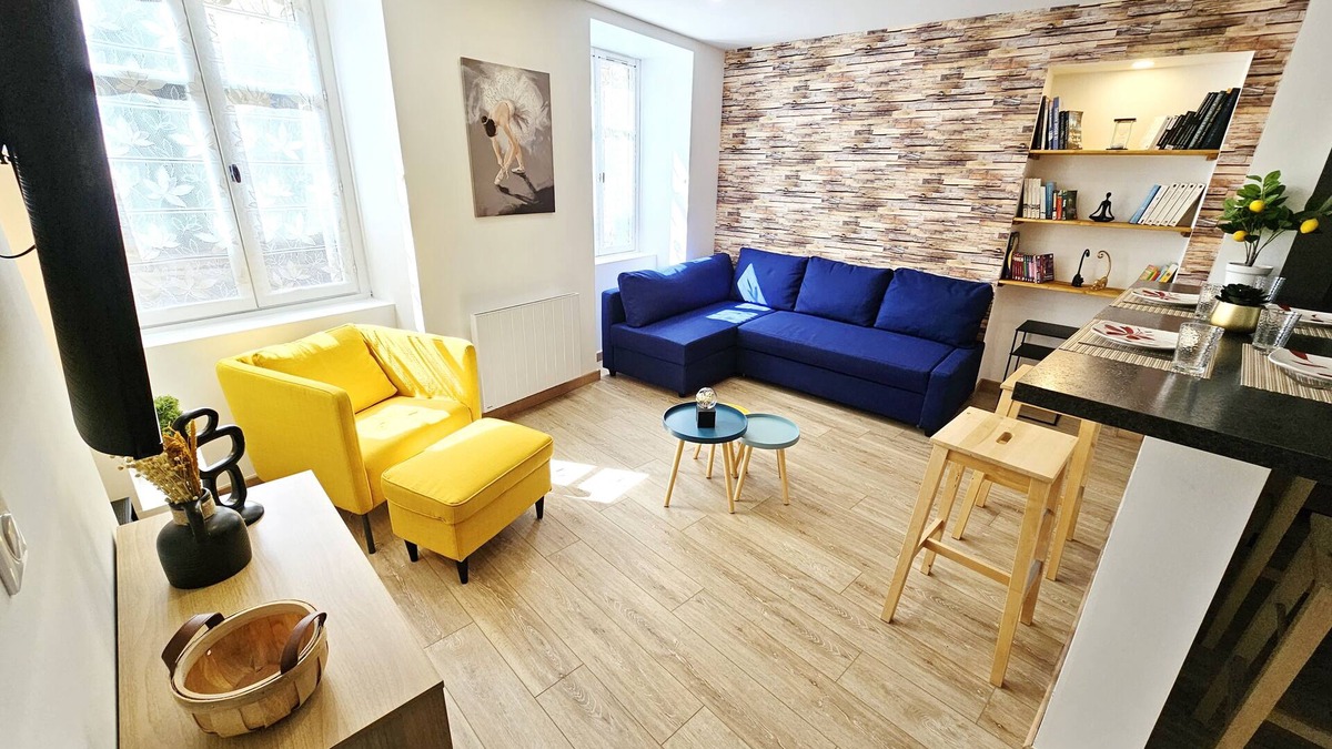 Tournus Apartment | Appartement au Rez-de-chaussée à Tournus - Yellow