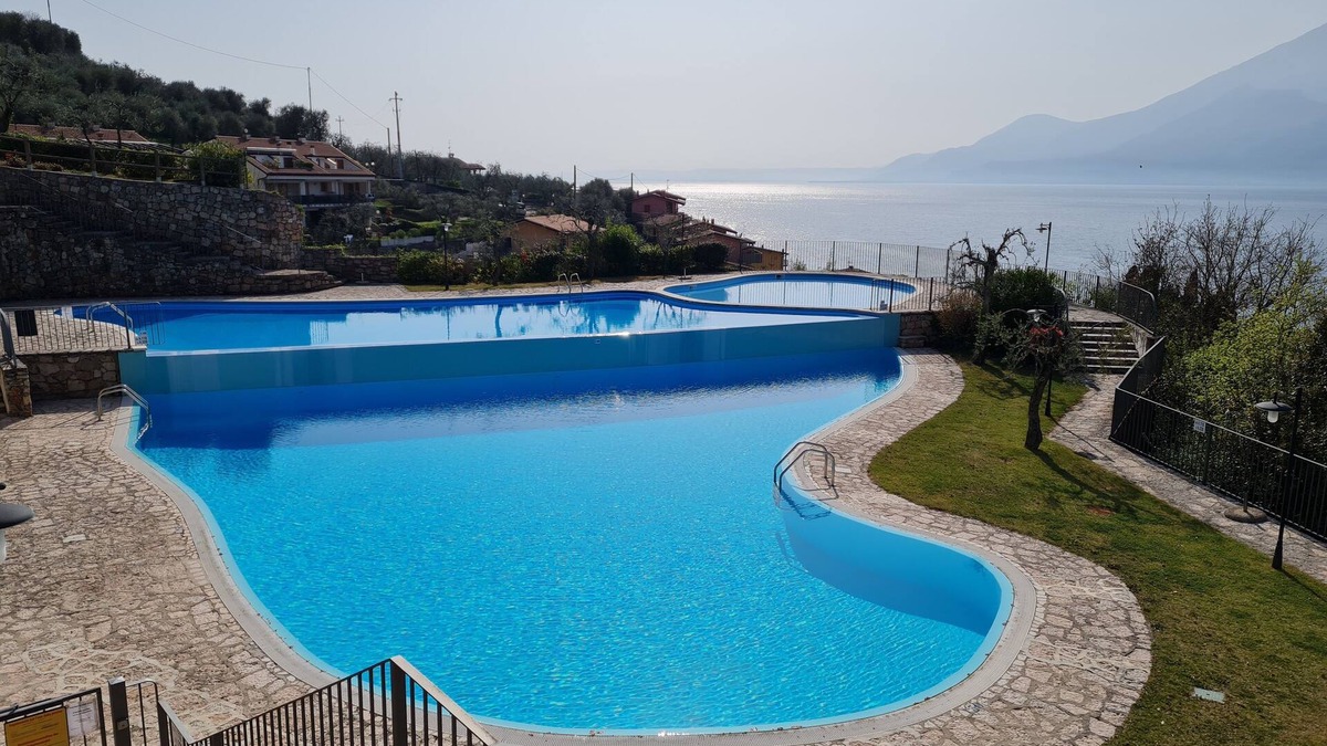 Brenzone sul Garda Apartment | Appartement Casalina mit Einzigartiger Poollandschaft Wenige Meter zum Gardasee