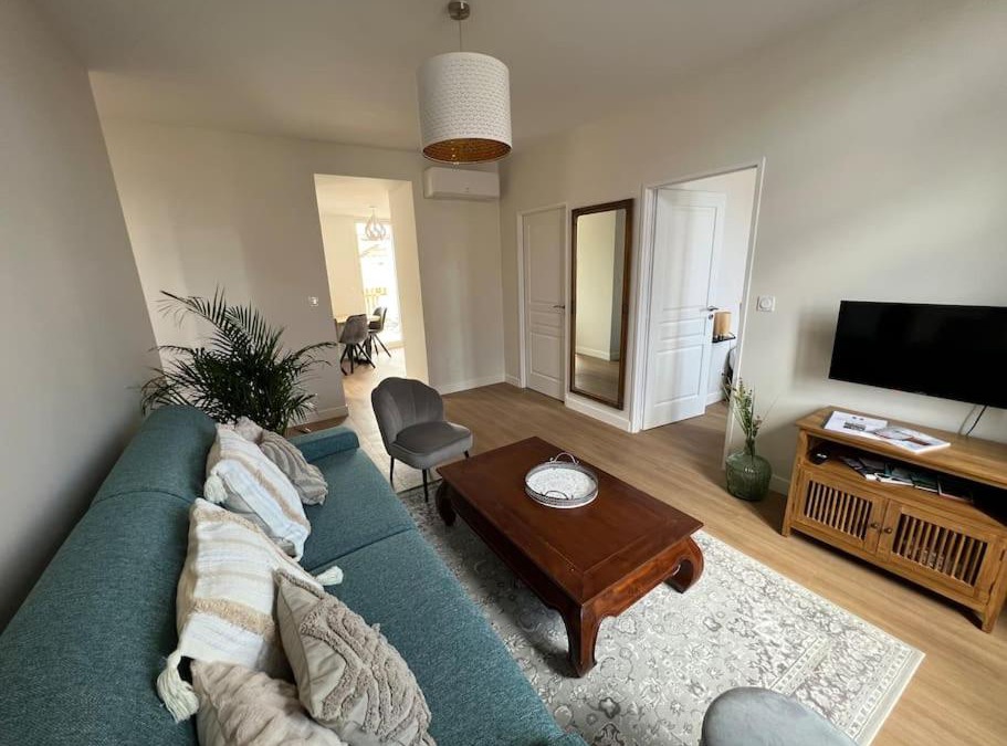 Angouleme Apartment | Appartement centre ville * terrasse * clim * WIFI * Haut de gamme *