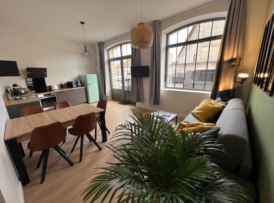 Angouleme Apartment | Appartement centre-ville * RDC * clim * WIFI * Haut de gamme *