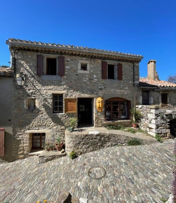 Minerve Apartment | appartement chez l'artiste