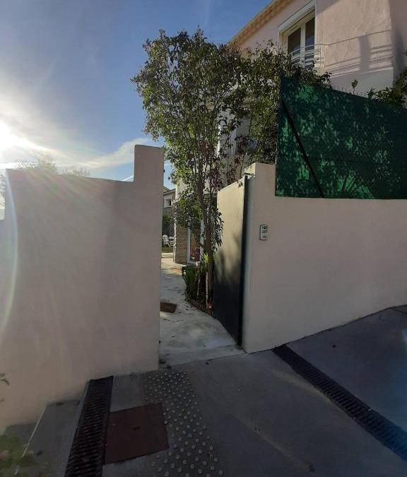 Pierrefeu-du-Var Apartment | Appartement climatisé au calme en Provence