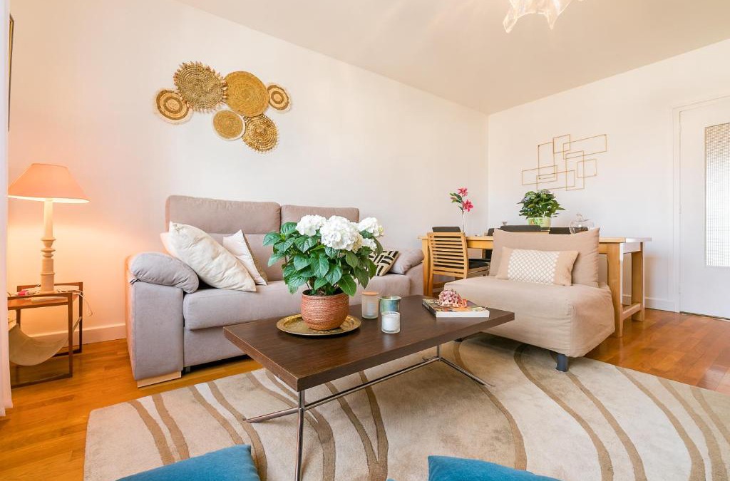 Faubourg Sud Apartment | Appartement Climatisé 7mn Centre Ville 95M2 4 Adultes Bébé Garage Sous sol Arrivée Autonome