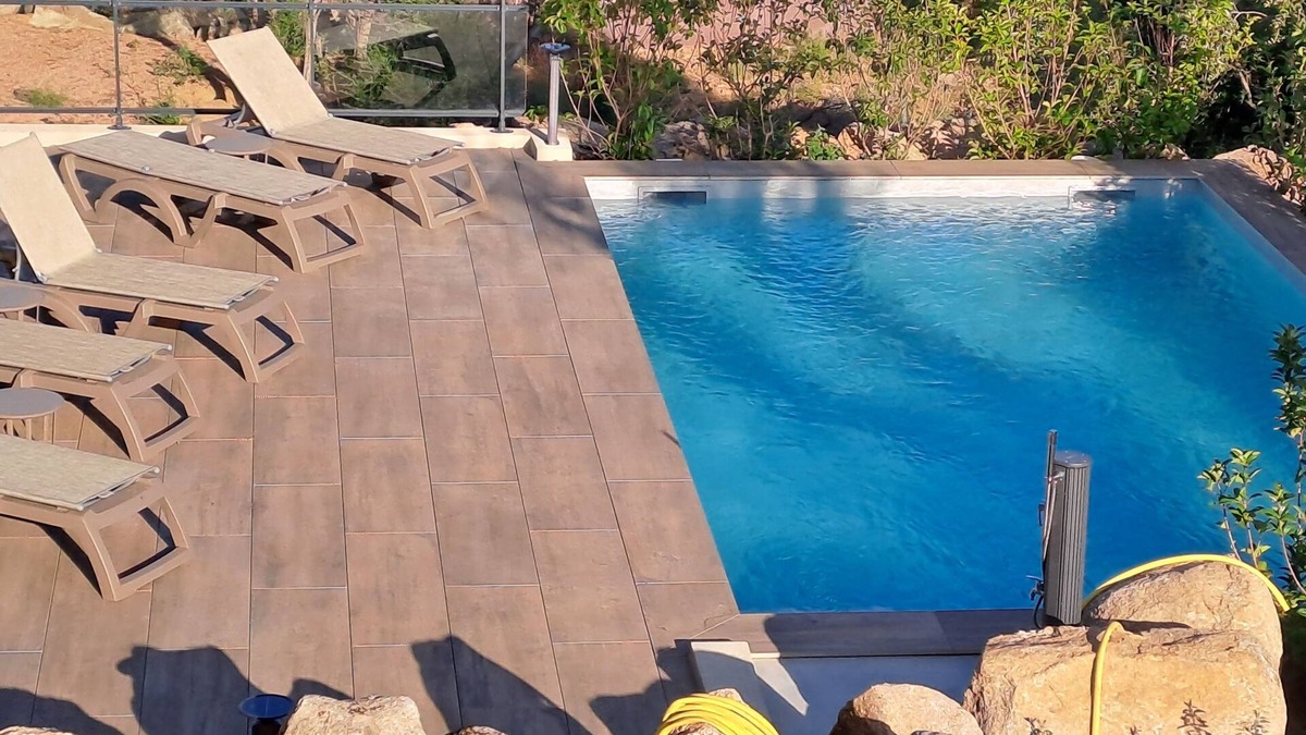 Tighine Apartment | Appartement Climatisé Dans Résidence Avec Piscine Proche des Plages