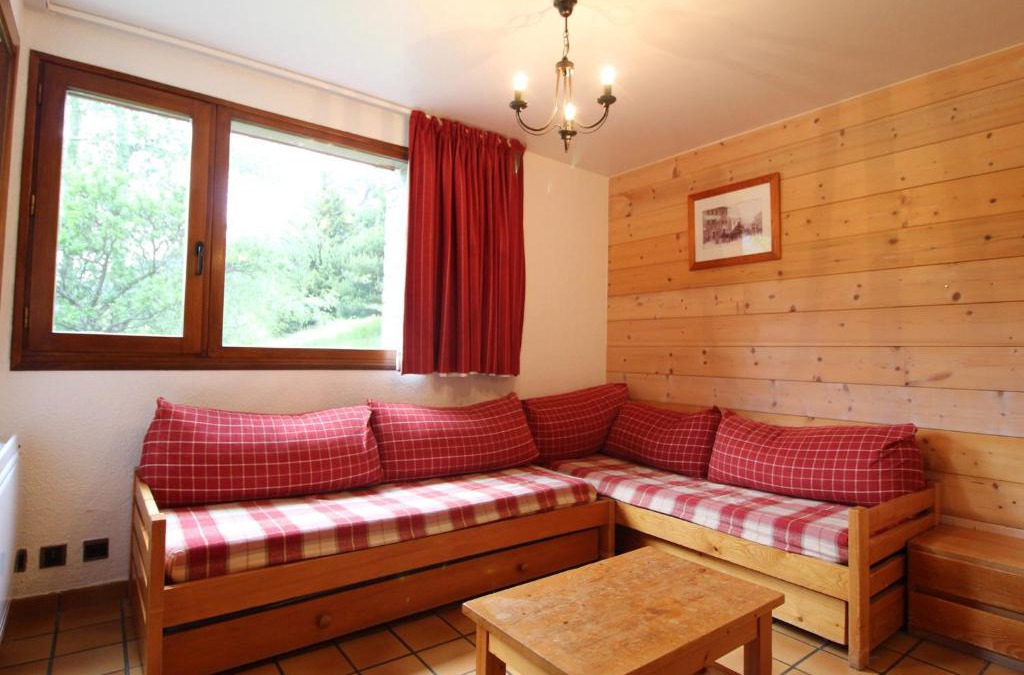 Lanslevillard Apartment | Appartement cosy 5 pers. à Val Cenis Lanslevillard, proche télécabine et ESF, terrasse, wifi inclus - FR-1-508-131
