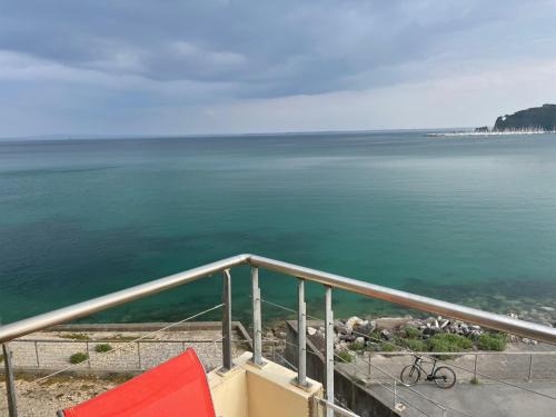 Saint-Mathieu Apartment | Appartement cosy les pieds dans l’eau, vue mer exceptionnelle