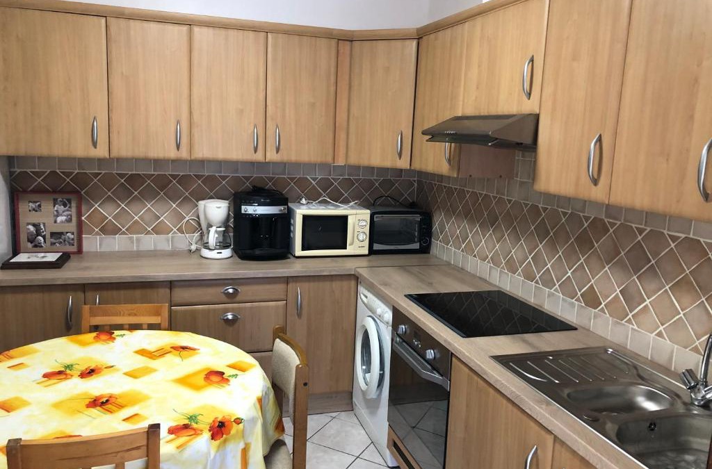 Les Mayons Apartment | Appartement dans grande maison privé climatisé