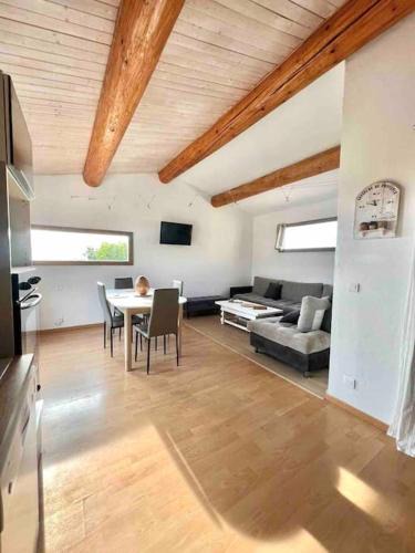 Rognac Apartment | Appartement de 2 à 6 personnes 3 chambres proche Aéroport Marseille Marignane -confortable - et tout équipé