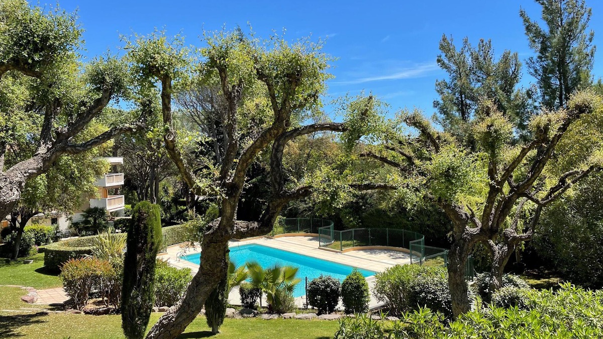 Valescure Condo | Appartement de Charme au Cœur des Golfs, Piscine Privée, Proximité de la mer
