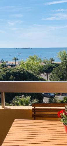 Frejus Plage Apartment | Appartement Eléa, Vue sur Mer, T1 sur Fréjus à 150m des plages
