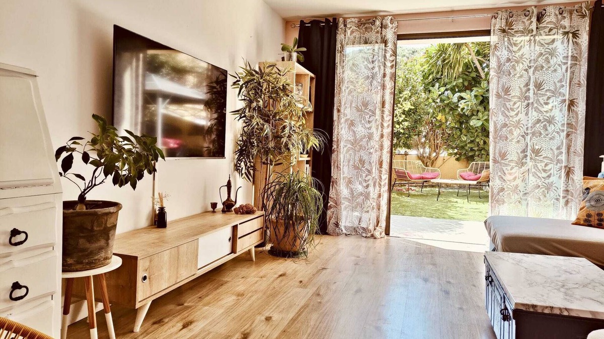 Miomo Apartment | Appartement 3 chambres avec jardin à deux pas de la mer 🐬🪸