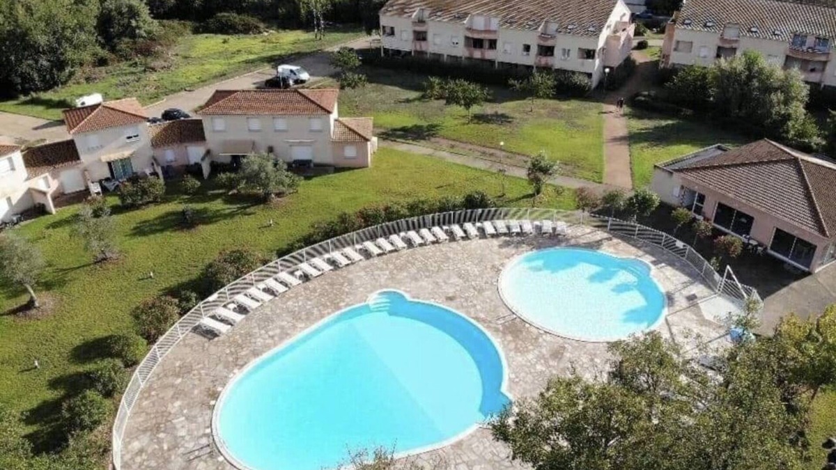 Santa-Maria-Poggio Apartment | Appartement 2 Piscines, 100m de la Mer, 4/6 Personnes