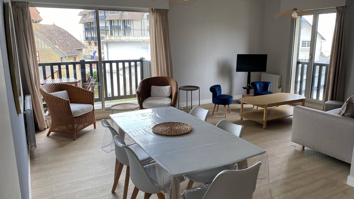 Blonville-sur-Mer Apartment | Appartement in Center of Blonville sur Mer for 4 (could do 5) near the Beach