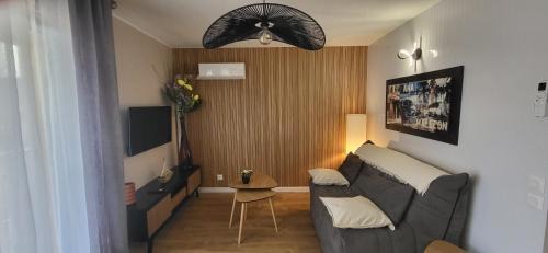 Balaruc-les-Bains Apartment | Appartement les hauts de balaruc L' escapade T2 rénové parking climatisation et piscine