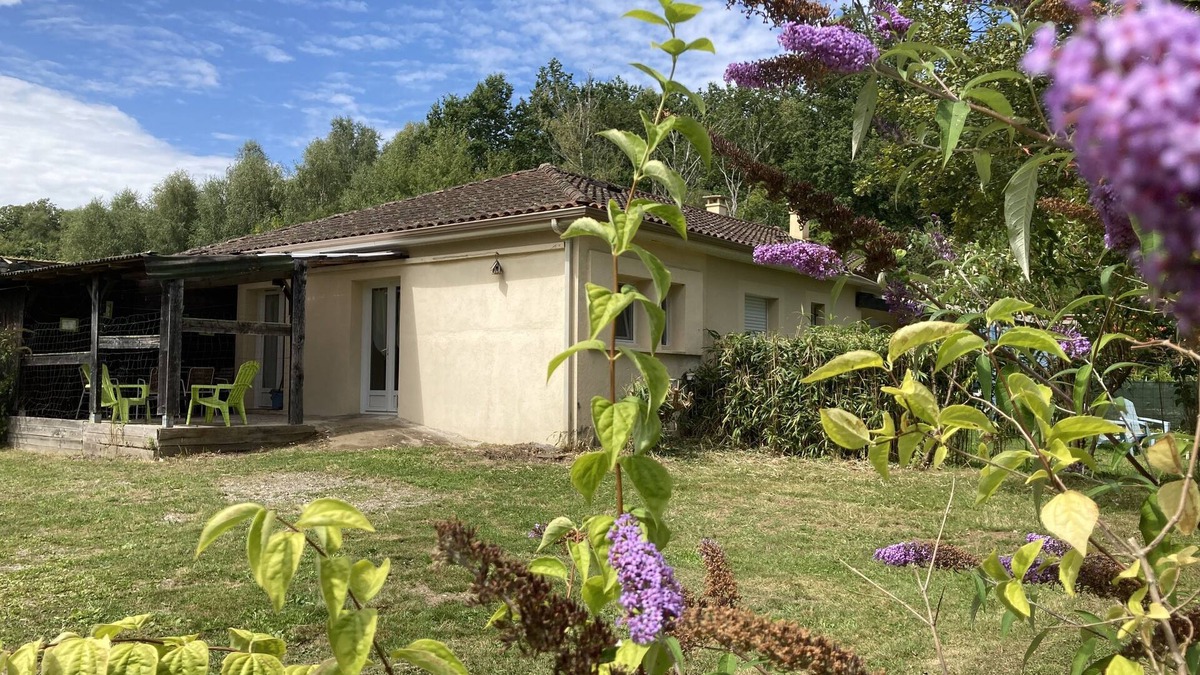 Compreignac Apartment | Appartement Noir et Anis