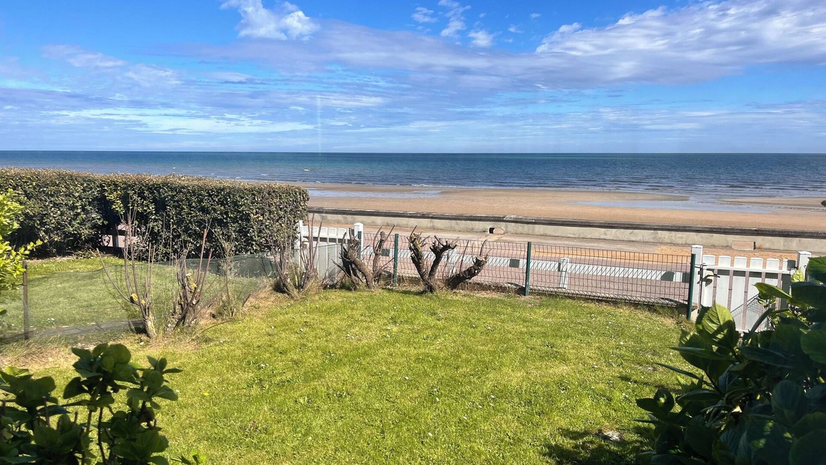 Bernieres-sur-Mer Apartment | Appartement Rez de Jardin, Face à la Mer