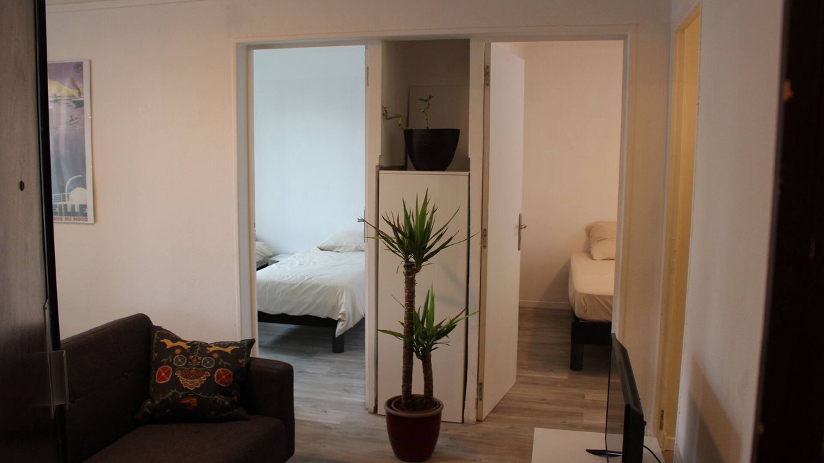 3rd Arrondissement Apartment | Appartement Rouge, Bienvenus à la Belle de Mai !