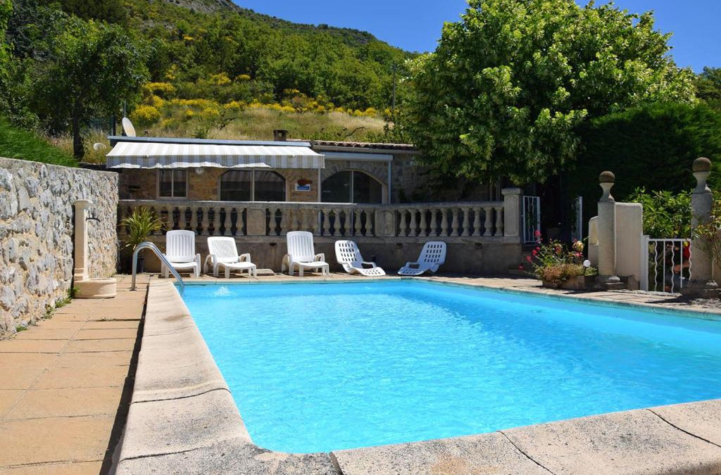 La Roche-sur-le-Buis Apartment | Appartement spacieux à La Roche-sur-le-Buis avec piscine privée.