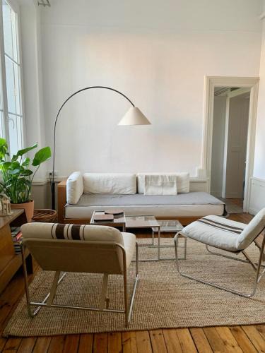Sablon - Trudaine Apartment | Appartement spacieux et lumineux Place Delille
