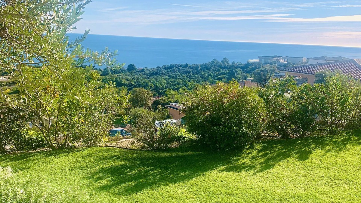 Solenzara Apartment | Appartement Spacieux, vue Splendide sur la mer Avec Piscine Privée