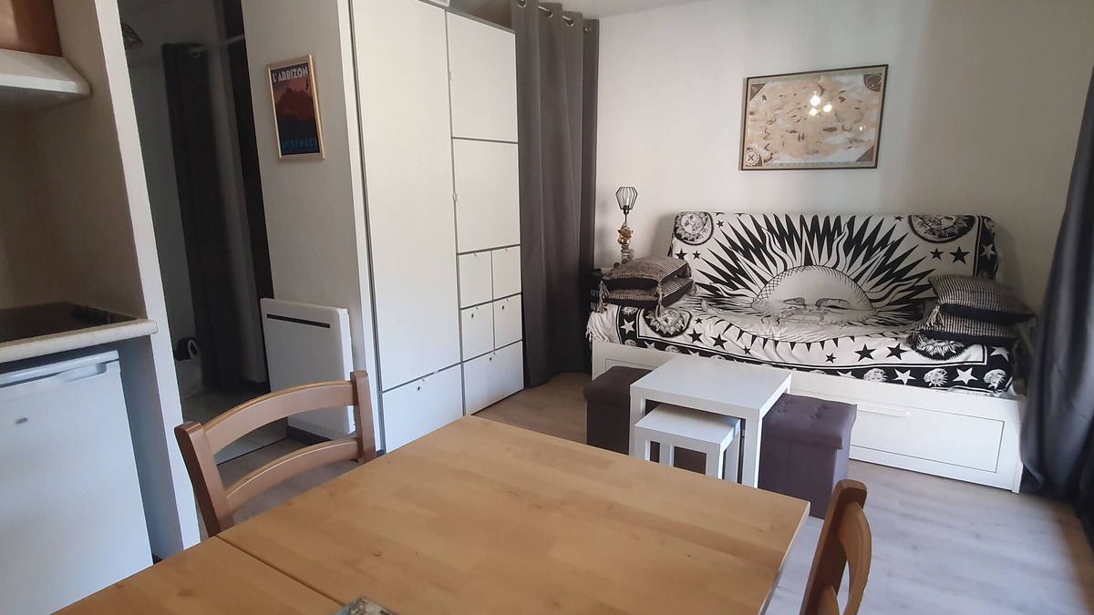 Arreau Apartment | Appartement T1 bis Avec Terrasse et Piscine Dans Résidence à Arreau