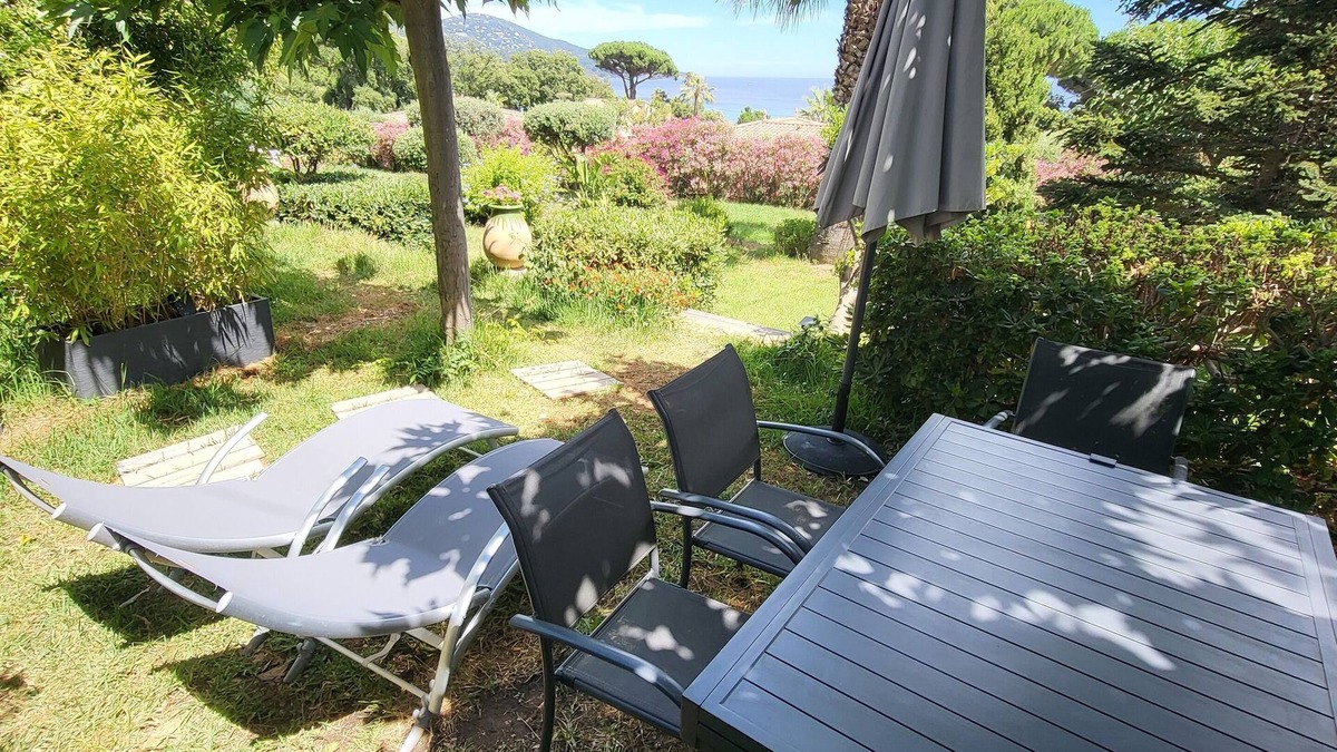 Le Lavandou Apartment | Appartement T3 Dans Mas Provençal à 100 m de la Plage/c