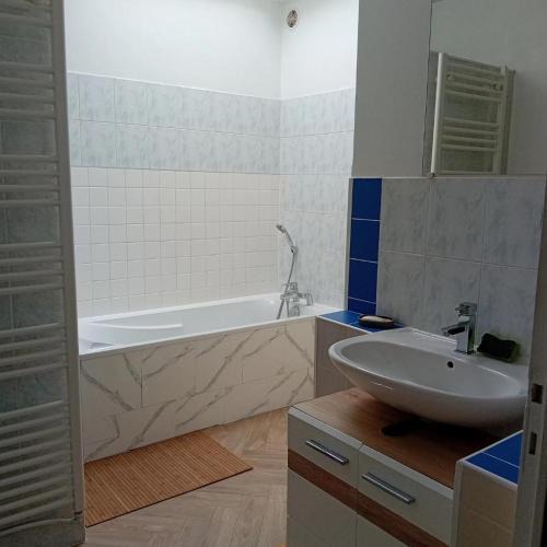 Saint-Ambreuil Apartment | Appartement tout confort au calme