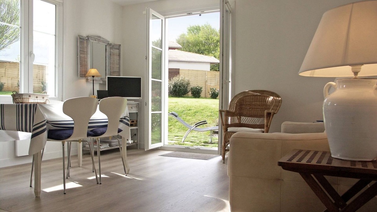 Saint-Pee-sur-Nivelle Apartment | Appartment Ihi-Toki, sunny garden apartment in a breathtaking location