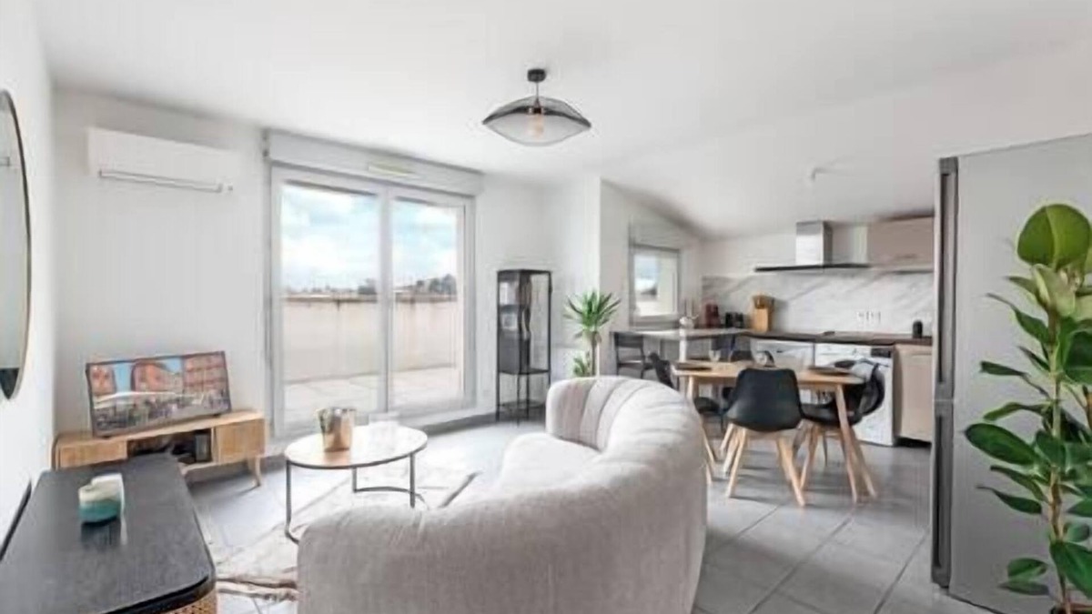 Roseraie Apartment | Appartment close to city center, AC and car park