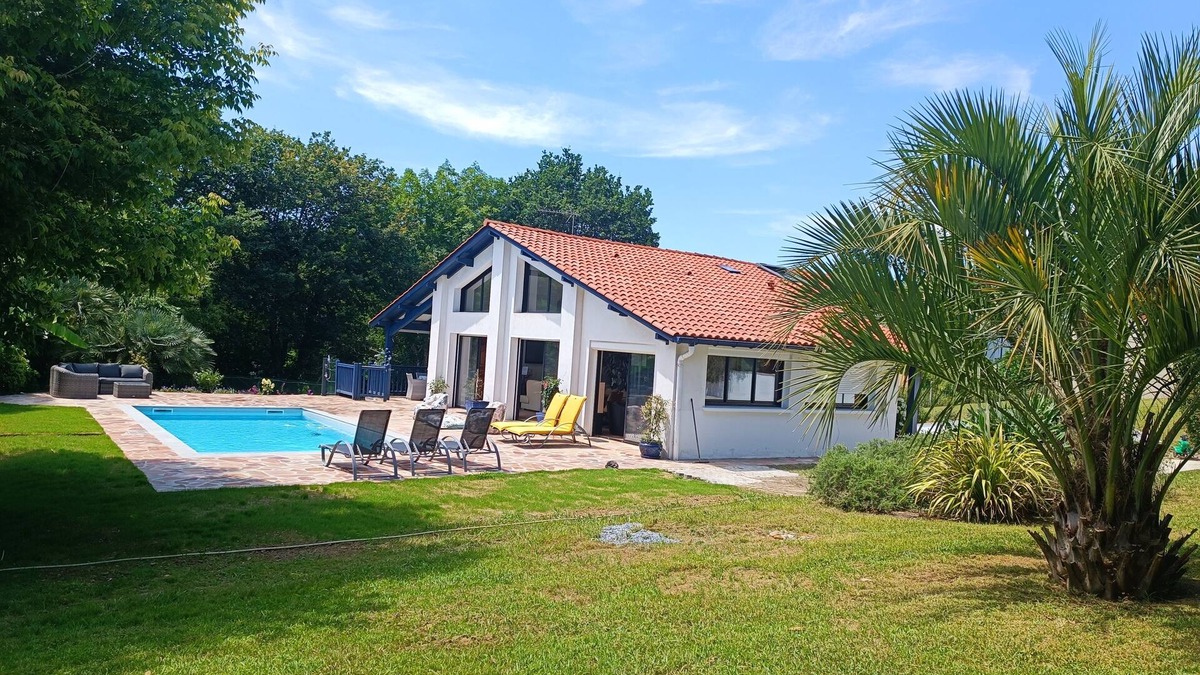 Arbonne Apartment | APPARTMENT IN A VILLA with HEATED PRIVATE SWIMMING POOL, 2500m2 ARBOROUS GARDEN