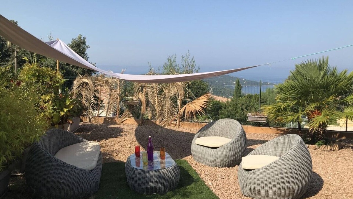 Portigliolo House | APPARTMENT IN LOW GARDEN VILLA SEA VIEW