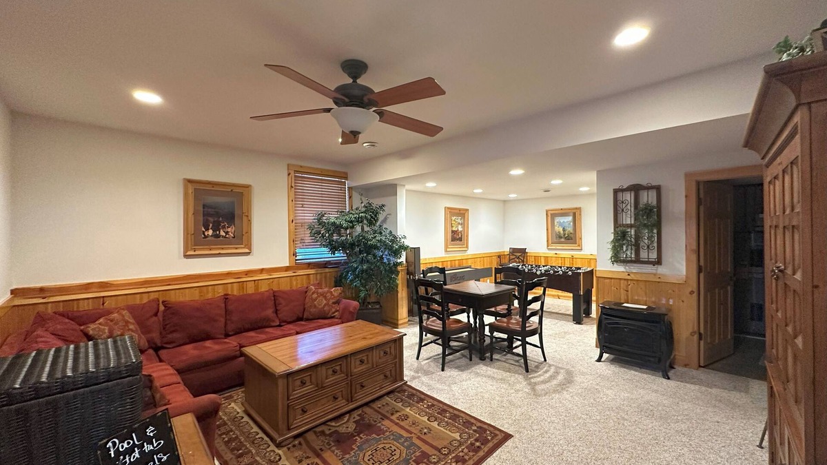 Apple River House | Apple Canyon Lake, Game Room, Hot Tub
