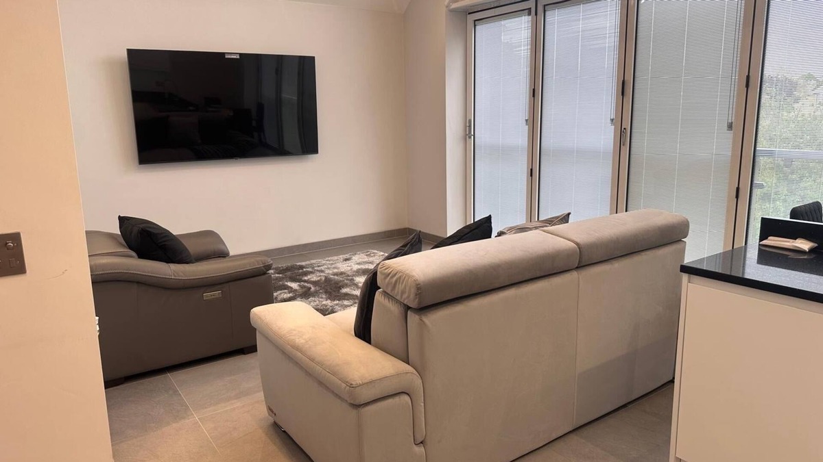 North Stifford Apartment | Apple Tree House, A family friendly and unique apartment.