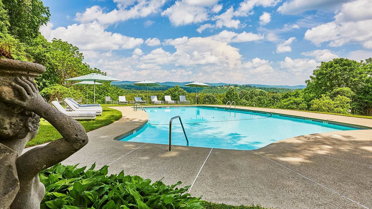 Lenox Hotel | Apple Tree Inn